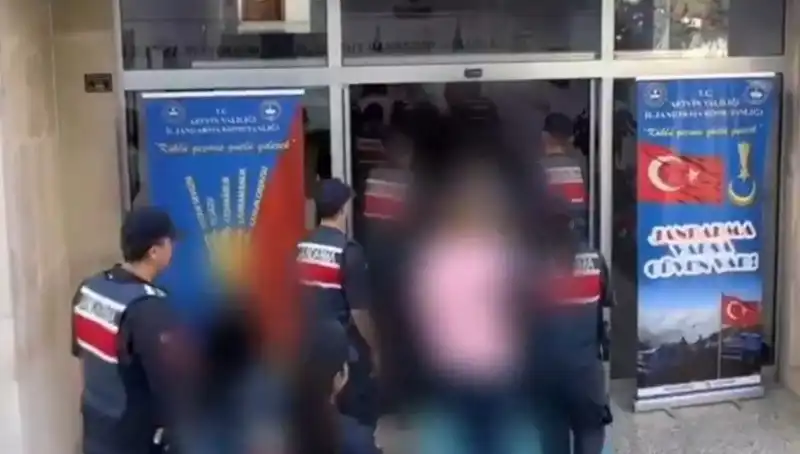 FETÖ’ye Yönelik Dev Operasyonda 65 Kişi Tutuklandı