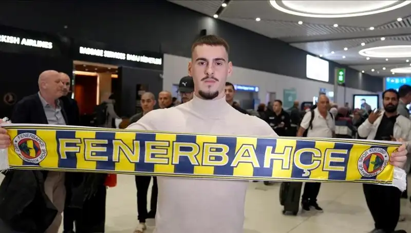 Fenerbahçe, Genç Yetenek Mimovic'in Lisansını Çıkardı: Yeni Bir Dönüm Noktası