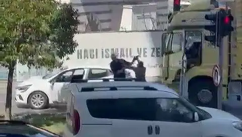 İstanbul Trafiğinde Çekiçli Dehşet: Olayın Perde Arkası