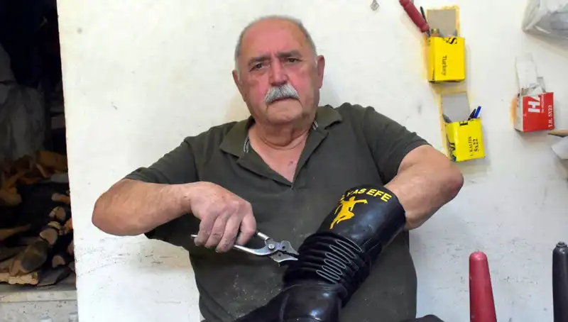 Tireli Hasan Usta'dan Eşsiz Zanaat: 64 Yıldır Elle Yapan Tek Usta!