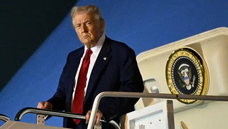 Katar’dan Trump’a Gizemli Uçak: 400 Milyon Dolarlık Saray Görüntülendi!
