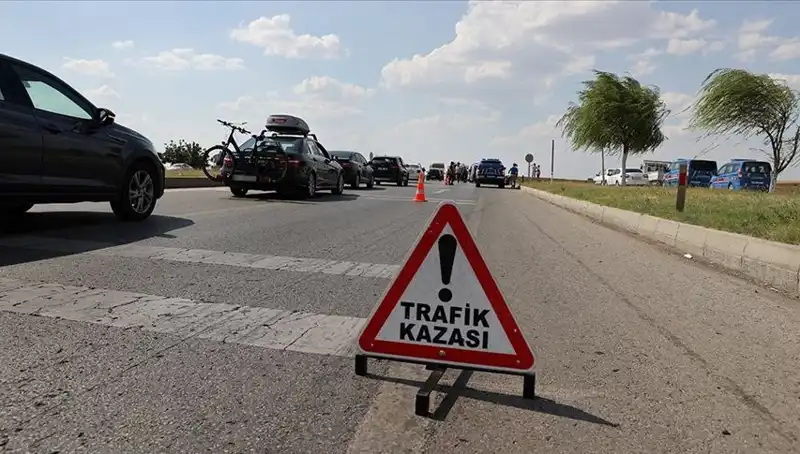 Adana’da Kamyon ve Otomobil Çarpıştı: 1 Ölüm, 1 Yaralı!
