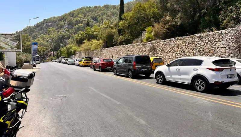 Fethiye-Ölüdeniz Yolunda Tatilci Yoğunluğu: Üç Kilometre Büyüklüğünde Kuyruk Oluştu