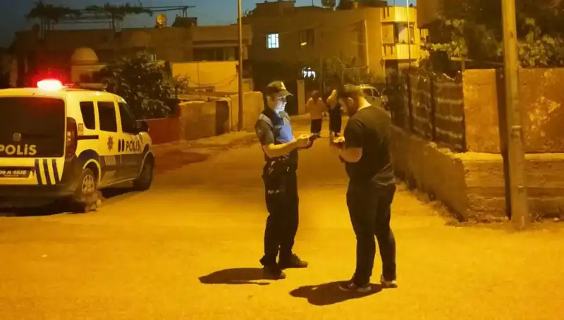 Husumetlilerinin Evine Ateş Açan Kişi Kaçtı, Polis Peşinde!