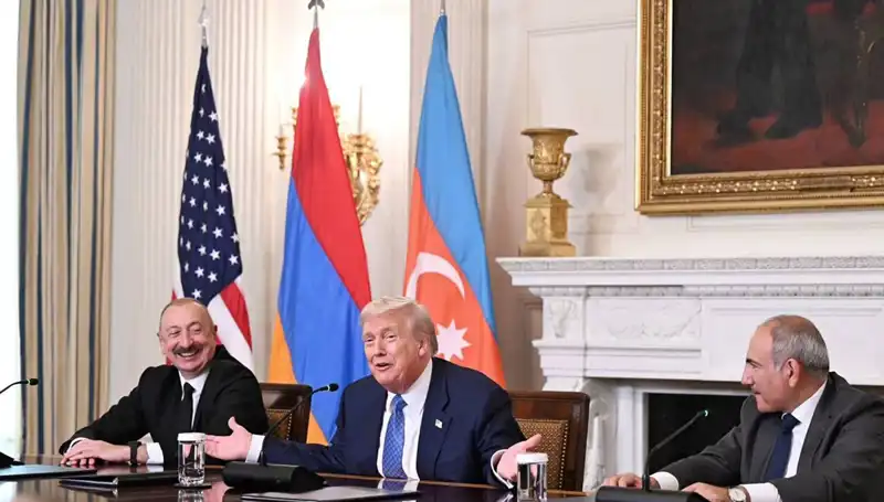 Aliyev, Ermenistan’a Anayasa Çağrısı Yaptı: Zaman Kaybetmemeli!