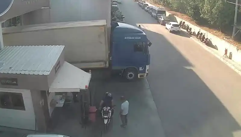 Türkiye'de Nakliye Şebekesine Büyük Operasyon: Milyonlarca Liralık Kaçak Ürün Ele Geçirildi