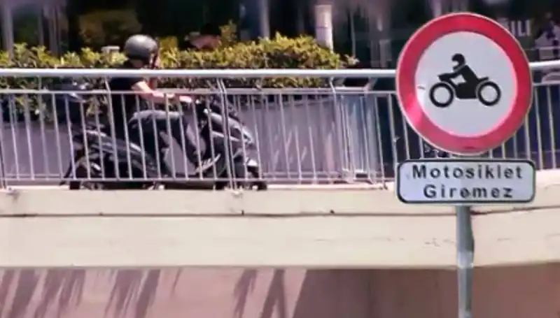 Üst Geçitler Motokuryelerin Eline Geçti: Sorun Büyüyor!