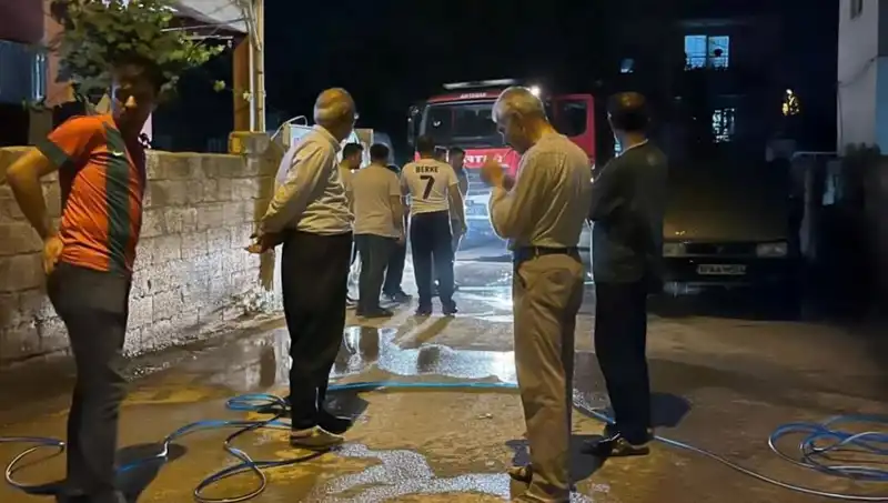 Park Halindeki Araç Alev Alev Yandı! Olayın Ayrıntıları Şaşırttı
