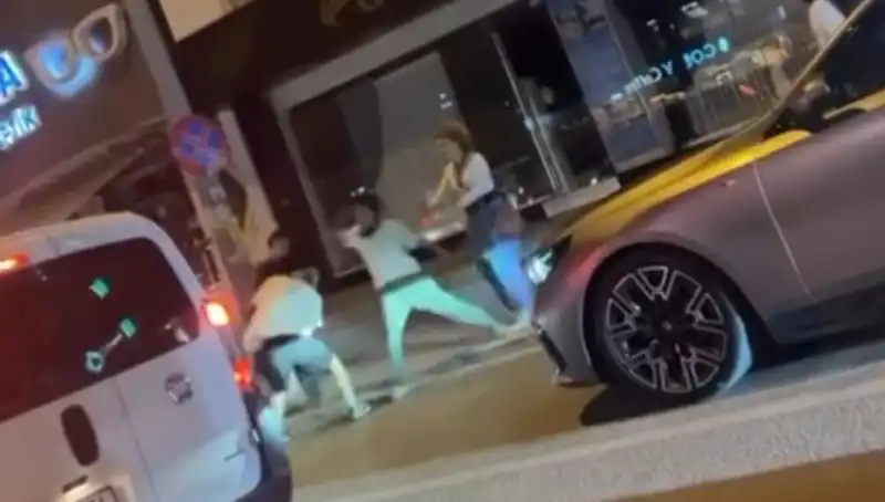 Hızla Yükselen Cadde Boksu: Vahşi Yumruklar ve Nefes Kesen Anlar