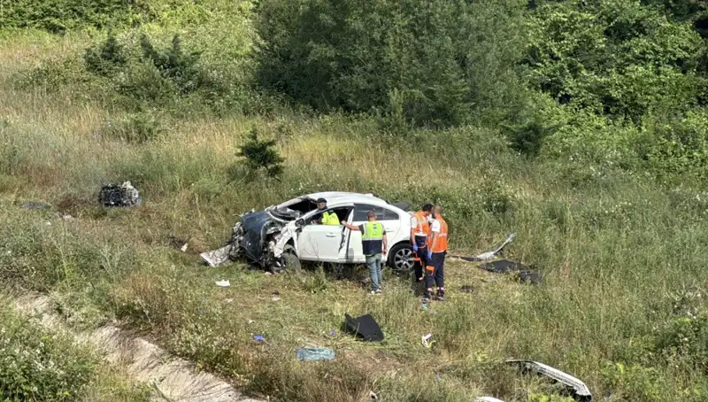 Kuzey Marmara Otoyolu'nda Feci Kaza: Şarampole Devrilen Araçta Neler Oldu?