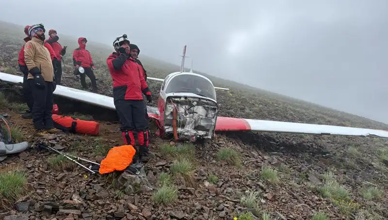 Türk Pilotun Kullandığı Uçak Düştü: Hayat Kurtaran Mücadele