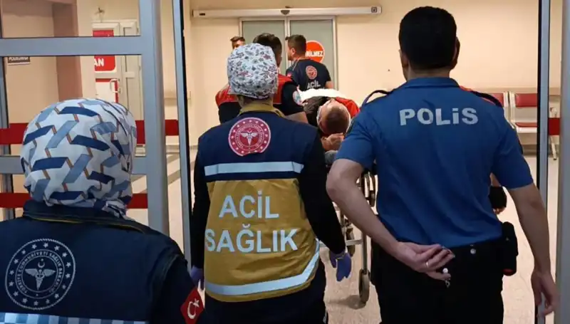 Polis Ekiplerinin Kaza Anı: İki Yaralı ve Olay Yerindeki Kaos