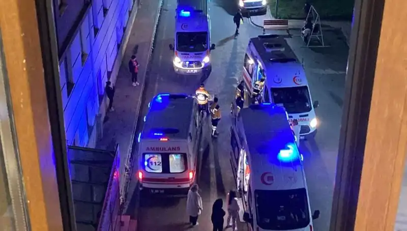 Akşam Yemeği Zehirlenmesinde 53 Öğrenci Hastaneye Kaldırıldı