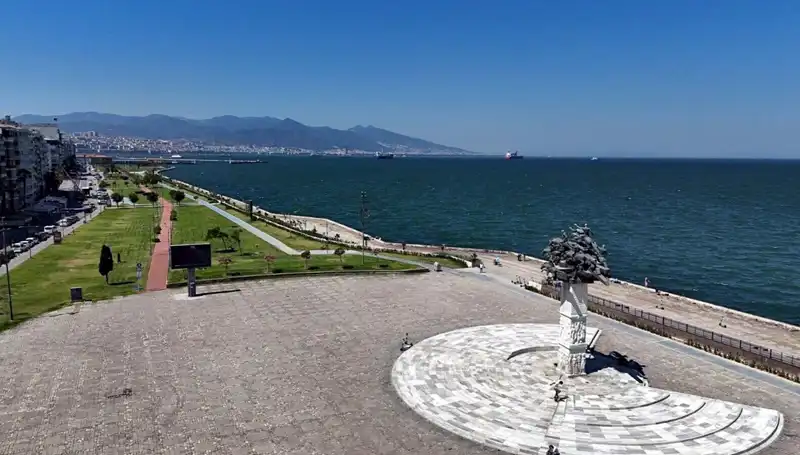 Sıcak Hava Dalgası Türkiye'yi Vurdu: Şehirler Boşaldı, Hayat Durdu!