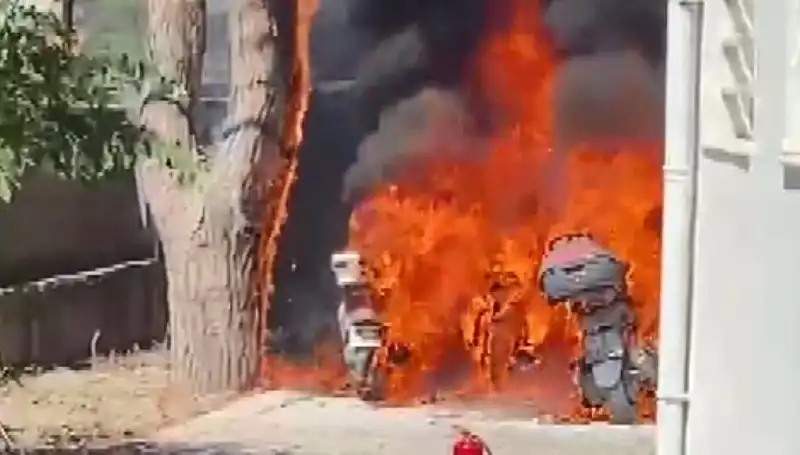 Park Halindeki 6 Motosikletin Alev Alev Yandı! Olayın Perde Arkası Nedir?