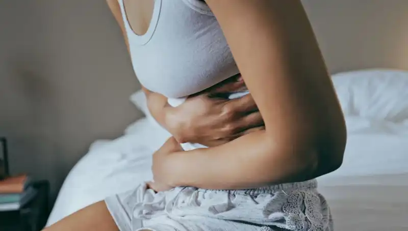 22 Yaşında Bağırsak Kanseri Teşhisi: Belirtileri Göz Ardı Etmek Hayatı Tehdit Etti