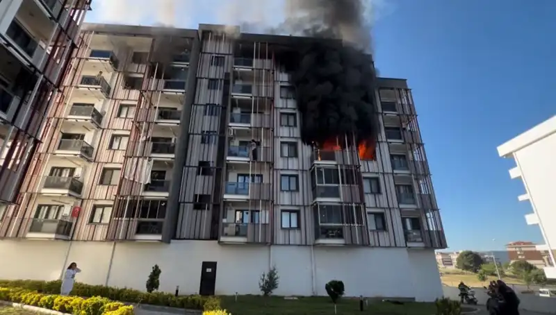 Çanakkale'de Yangın Panik Yaratıyor: Korku Dolu Anlar Yaşandı